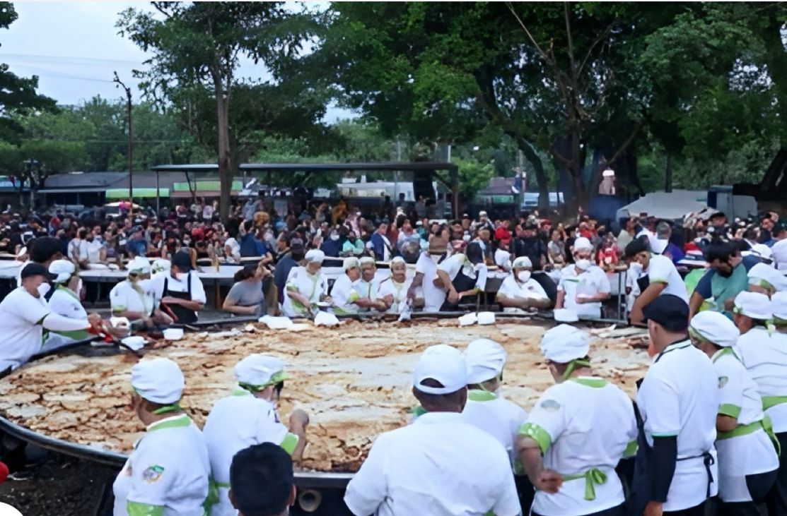 Tamaña pupusa que hacen en Olocuilta - Noticias Reales El Salvador